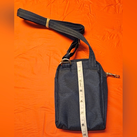 Travelon Cell & Camera Crossbody Bag w/Built-In RFID Shielded Pocket Like New - Picture 2 of 5